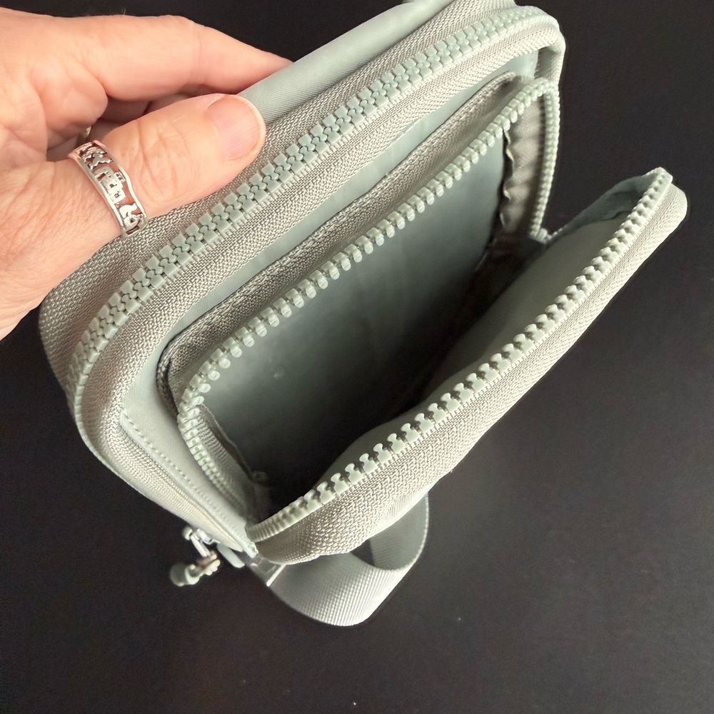 Sling pack - Picture 3 of 6